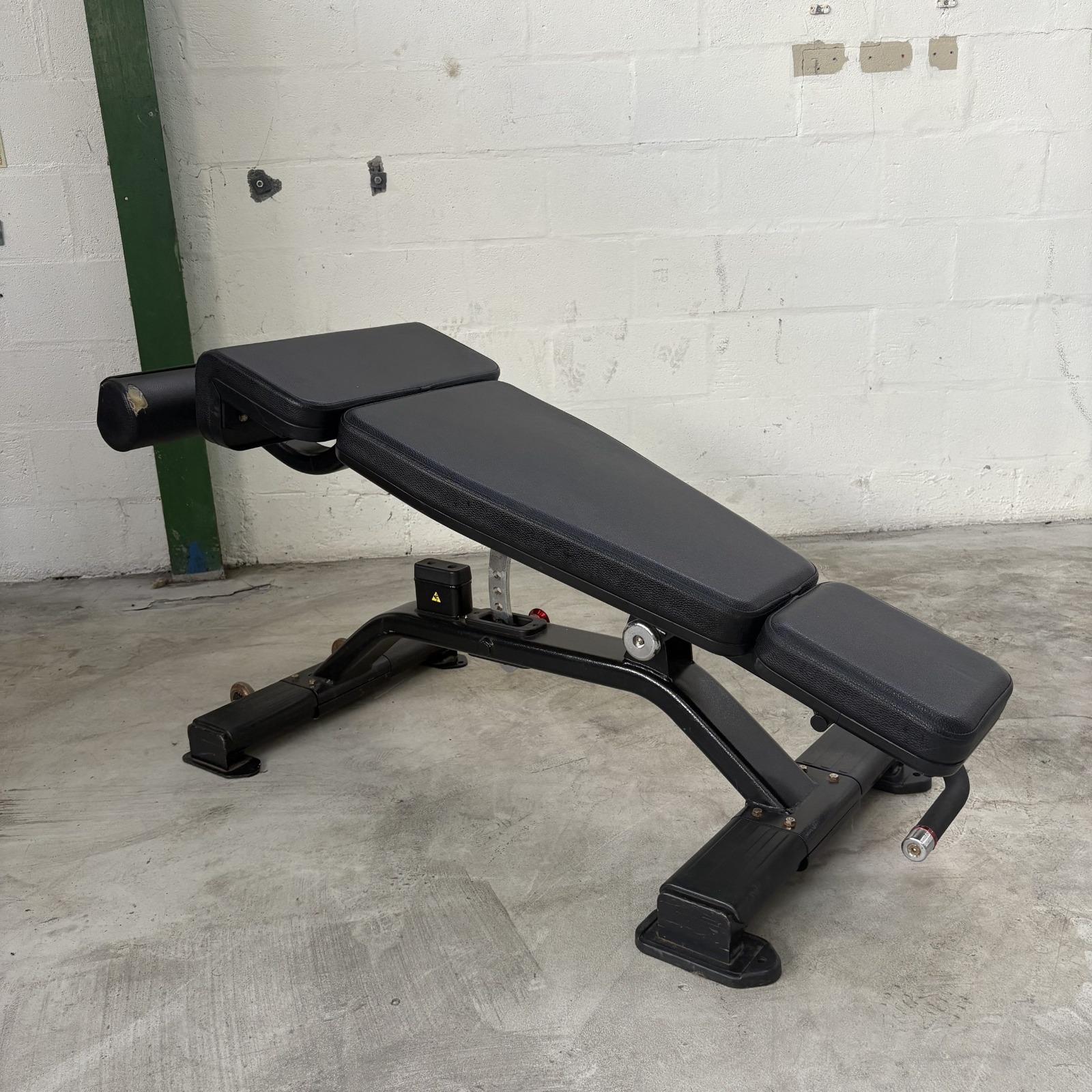 Nautilus NP Adjustable Decline Abdominal Bench 60BLK